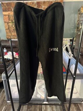 Elwood Men’s Black poly/wool Joggers with Script Logo
